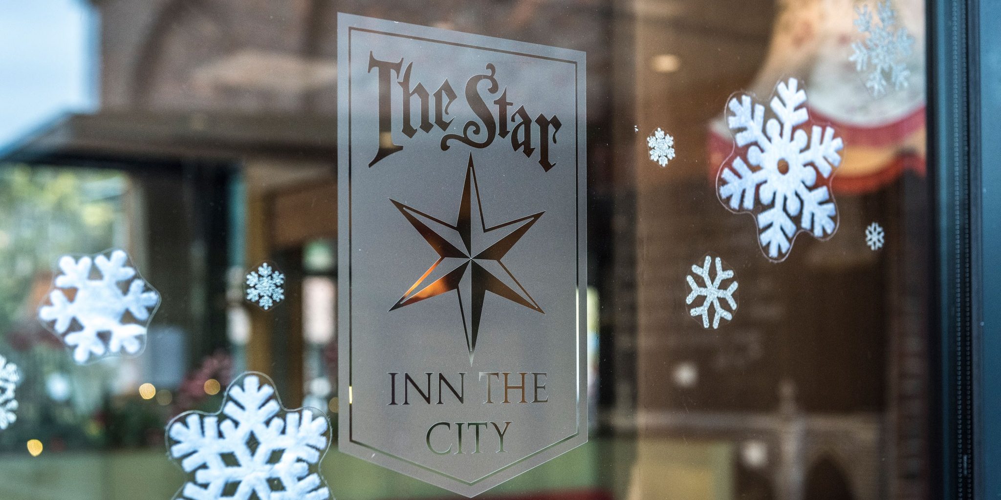 08/12/16: The Star Inn The City Christmas decorations